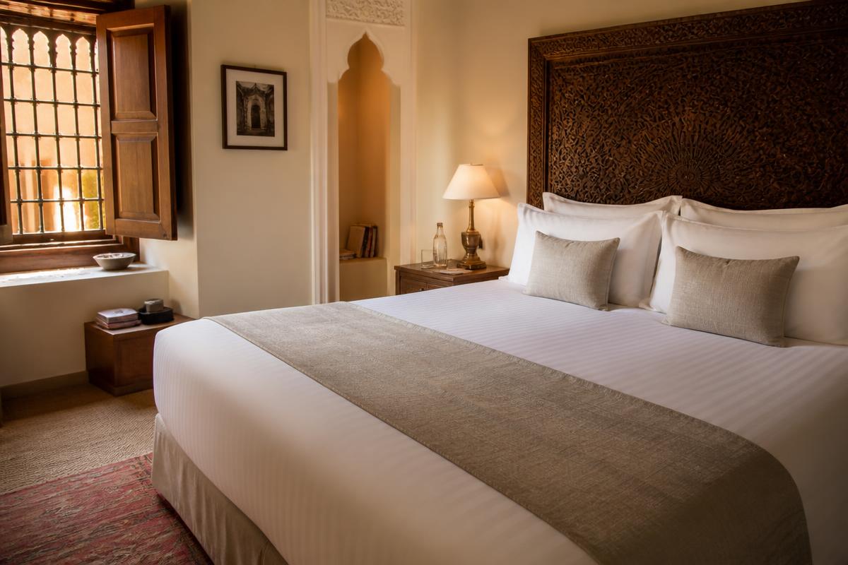 Chambre de boutique-hôtel marocain photographiée pour une fiche Booking.com