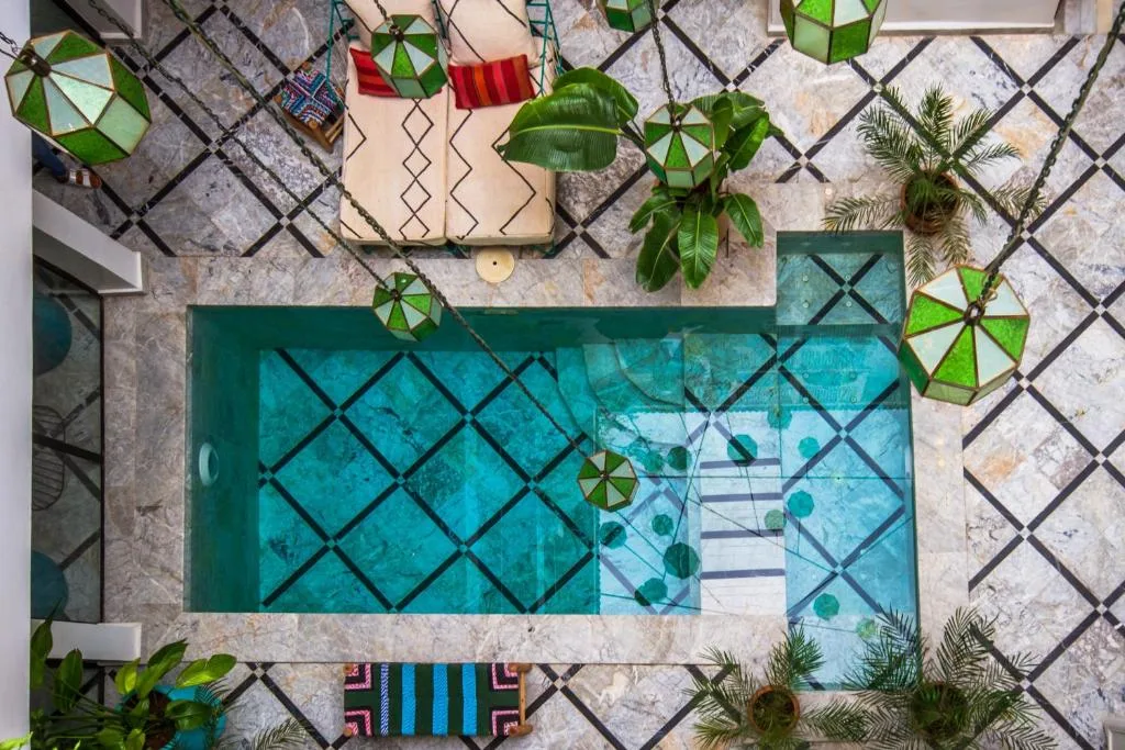 Riad Sofyan & Spa à Marrakech — patio et piscine vus d'en haut